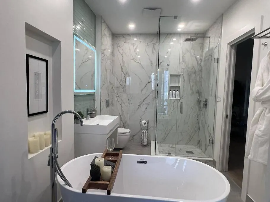 Chic 2 Bedroom With Parking 토론토 캐나다